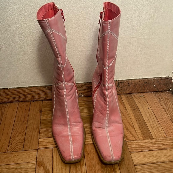 Pink leather pointy toe boot with heel. Early 2000’s aesthetic. - Picture 2 of 6